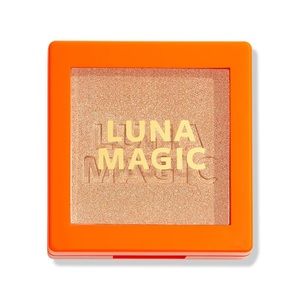 Luna Magic Powder Highlighter-Tulum. Shiny, Light, Bright, Glow, Lift, Cheeks